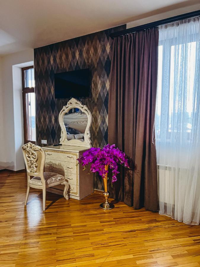 Castle Family Hotel Yerevan Exterior photo