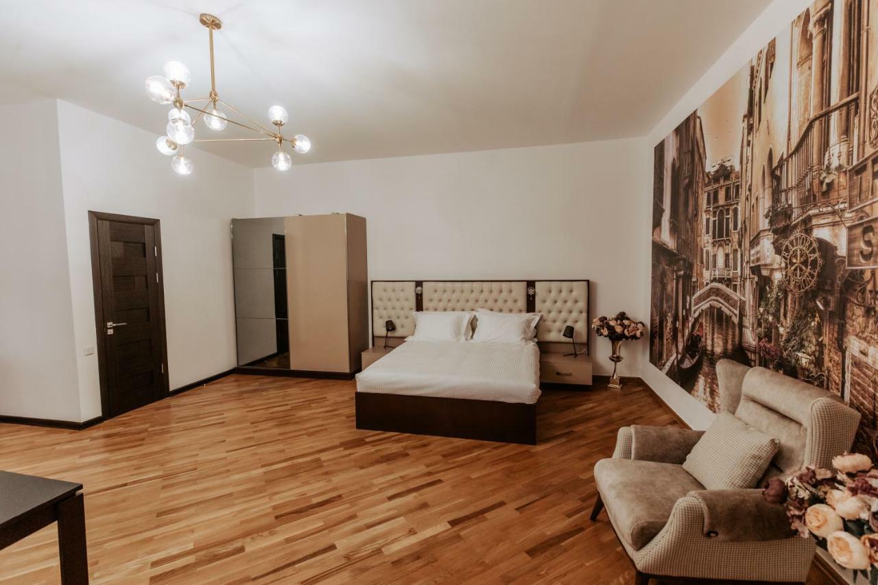 Castle Family Hotel Yerevan Exterior photo